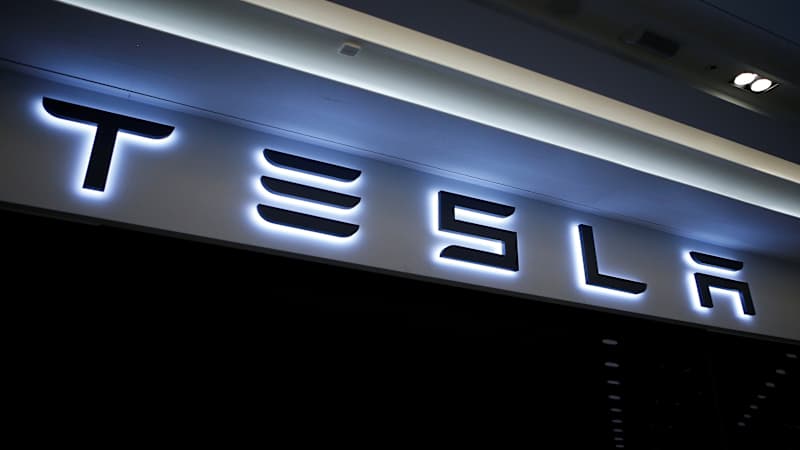 Tesla 'long haul' electric semi truck will reportedly go 200-300 miles per charge